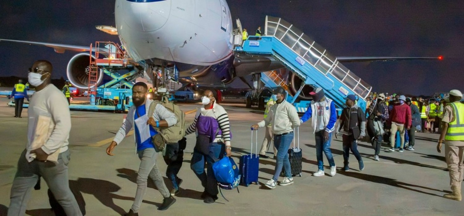 Afrique du Sud :  Le gouvernement réclame 18,5 millions de dollars au Nigéria et à d'autres pays pour le rapatriement de migrants