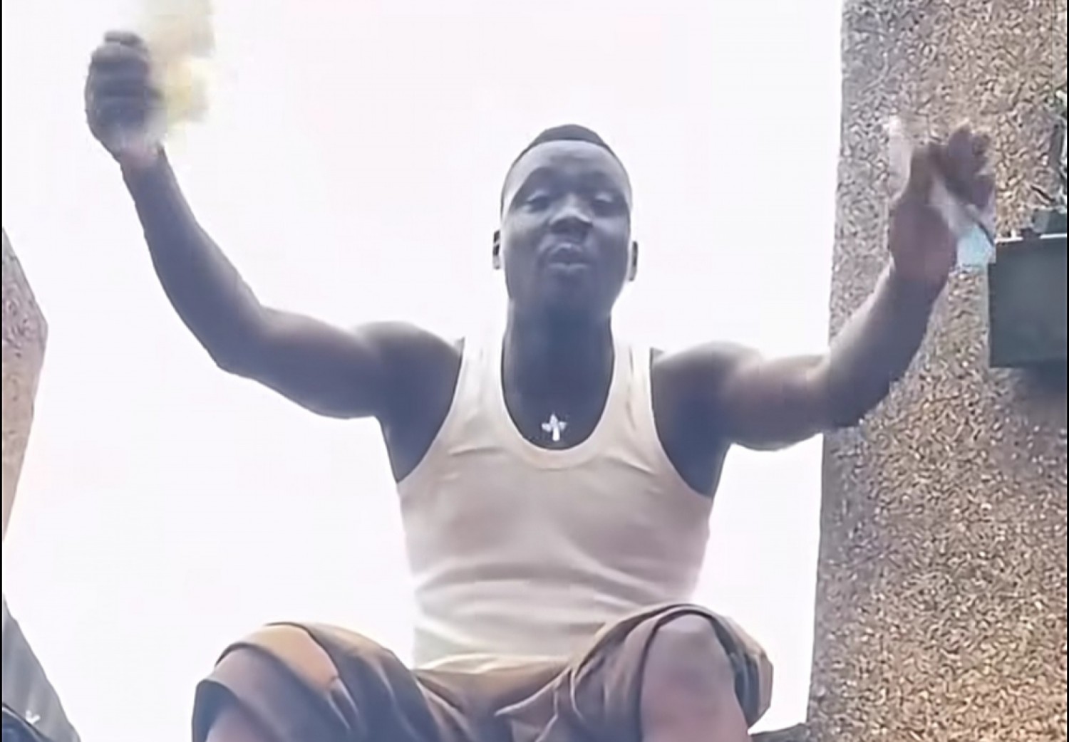 Côte d'Ivoire : Yopougon, l'homme, ressortissant togolais, qui menaçait de se jeter voulait surtout être entendu, ce qu'il dit