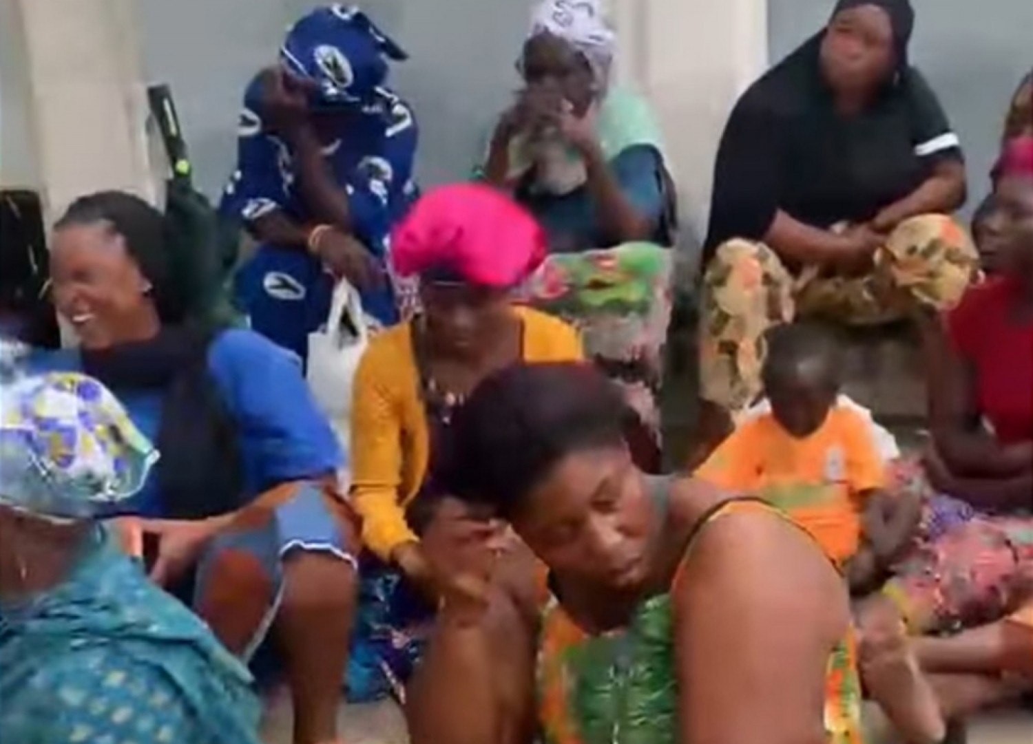 Côte d'Ivoire : Koumassi Campement, déguerpies et sans toit, des femmes assiègent la mairie à l'approche de la rentrée