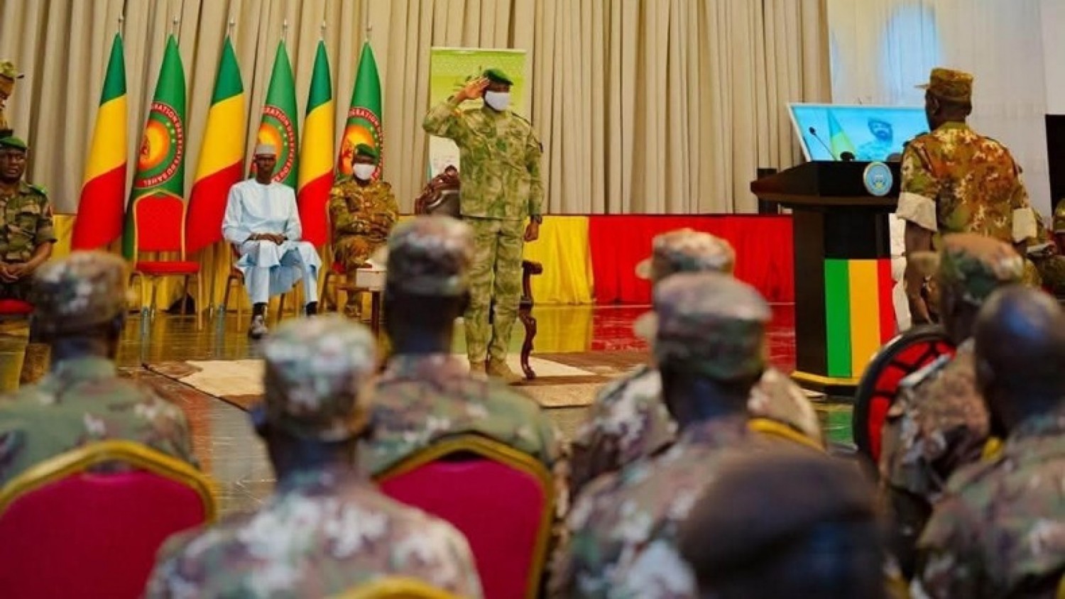 Mali : Assimi Goïta reçoit les 82 militaires libérés et promet de ne laisser aucun soldat derrière