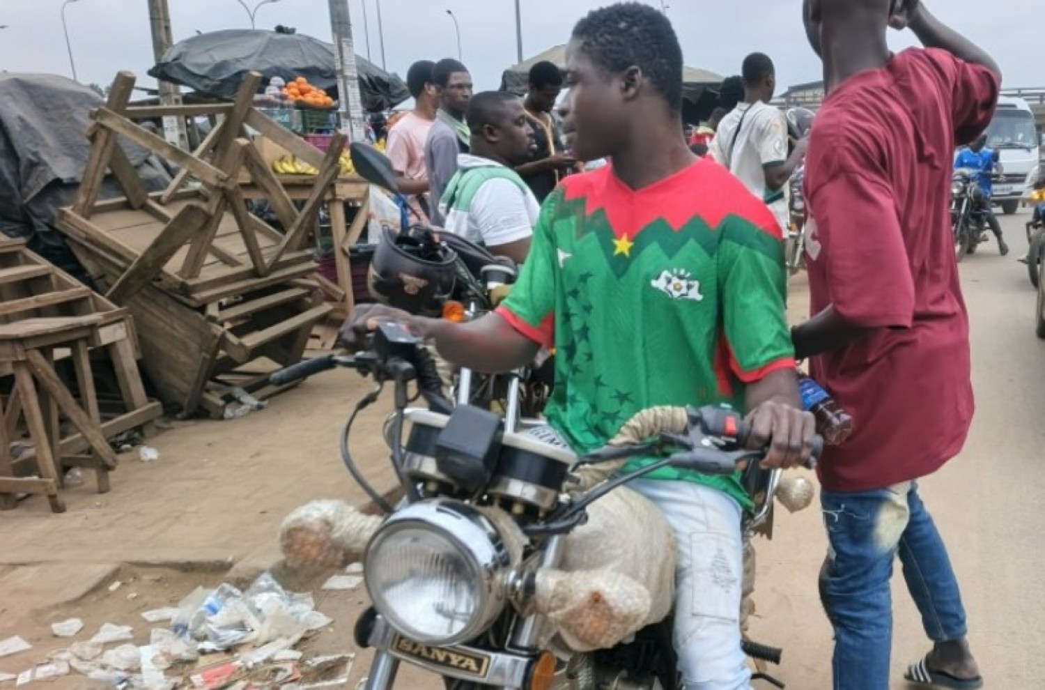Côte d'Ivoire : Abobo, à N'dotré, les motos-taxis gagnent du terrain au péril des passagers
