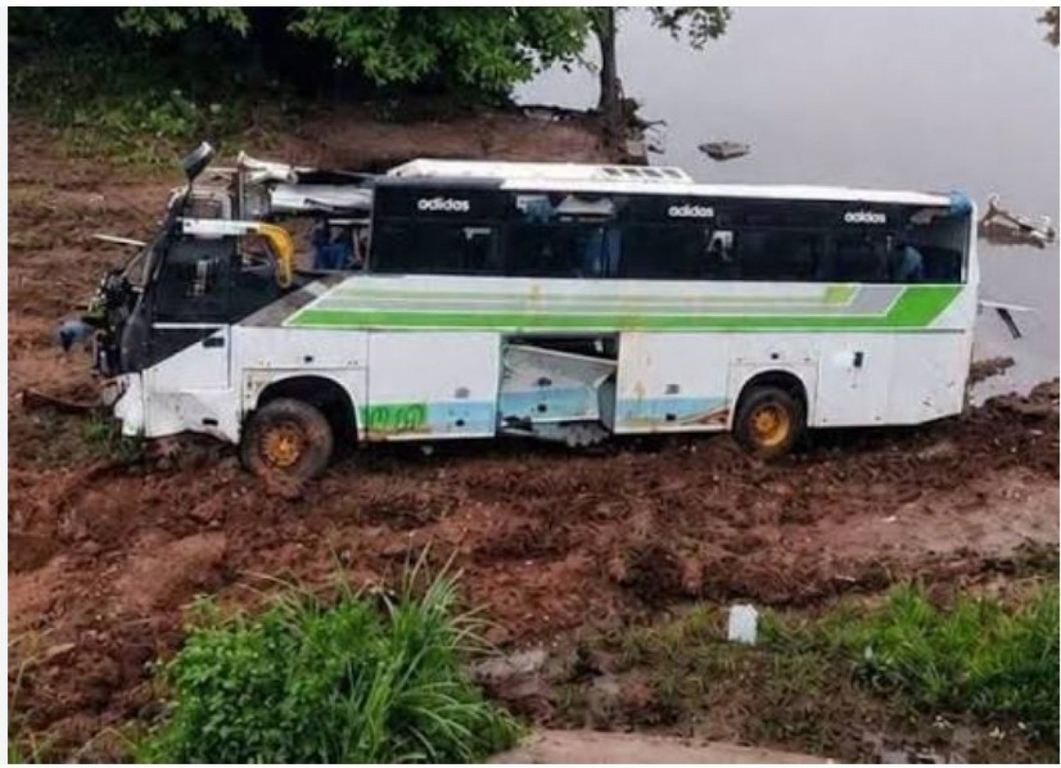 Côte d'Ivoire : Levée de la suspension de la compagnie « DIARRA TRANSPORT » impliquée dans l'accident ayant causé la mort de 39 personnes, explications