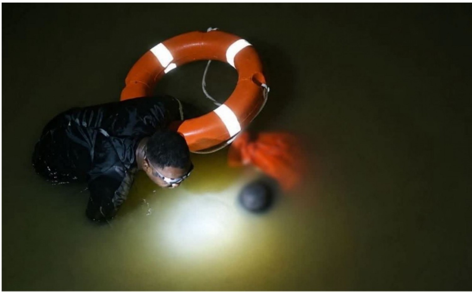 Côte d'Ivoire : Axe Dabou-Abidjan, un véhicule termine sa course dans l'eau sous le pont, un mort