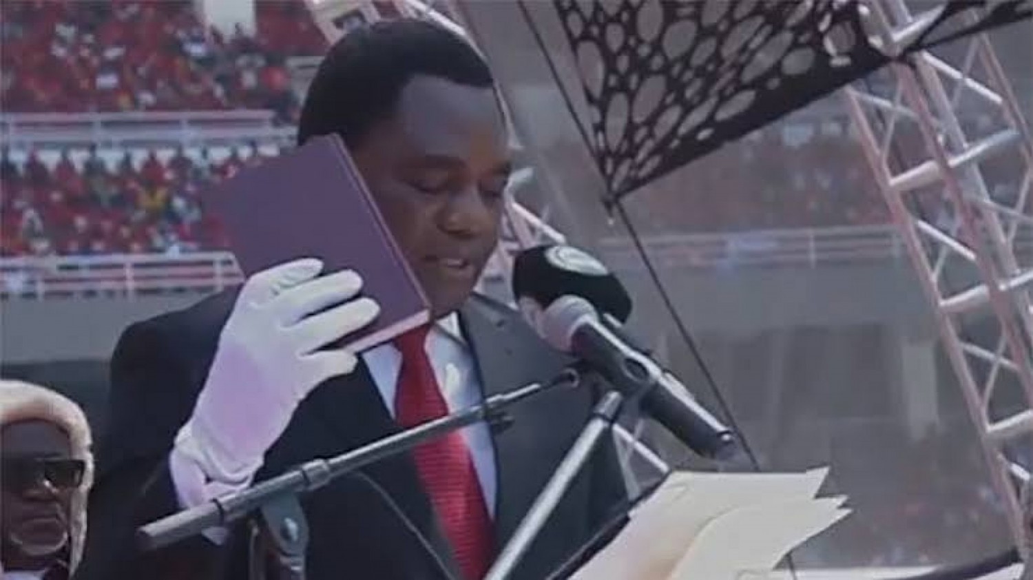 Zambie : Hakainde Hichilema prête serment pour un second mandat