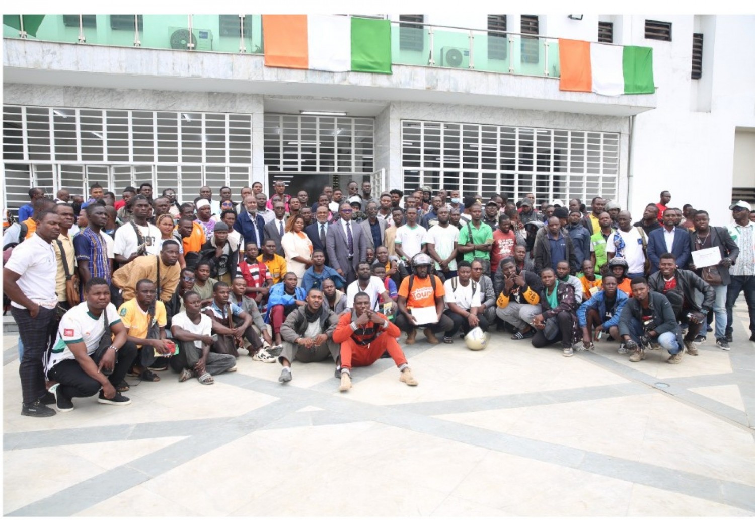 Côte d'Ivoire : Les livreurs à moto d'Abobo instruits sur le respect du code de la route, s'engagent à appliquer les recommandations de l'OSER