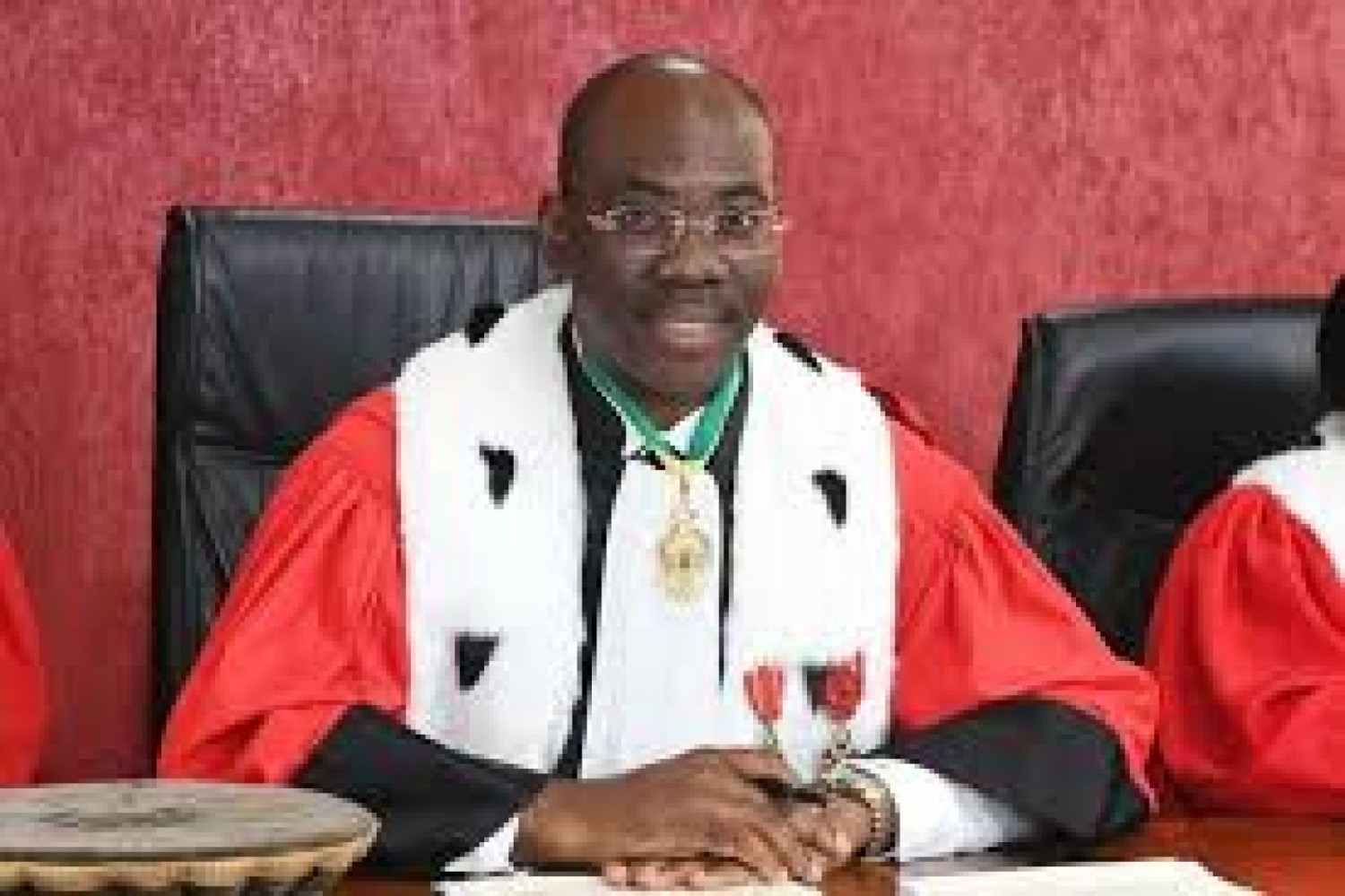 Gabon : Le  procureur général révoqué, le procureur de la République suspendu un an