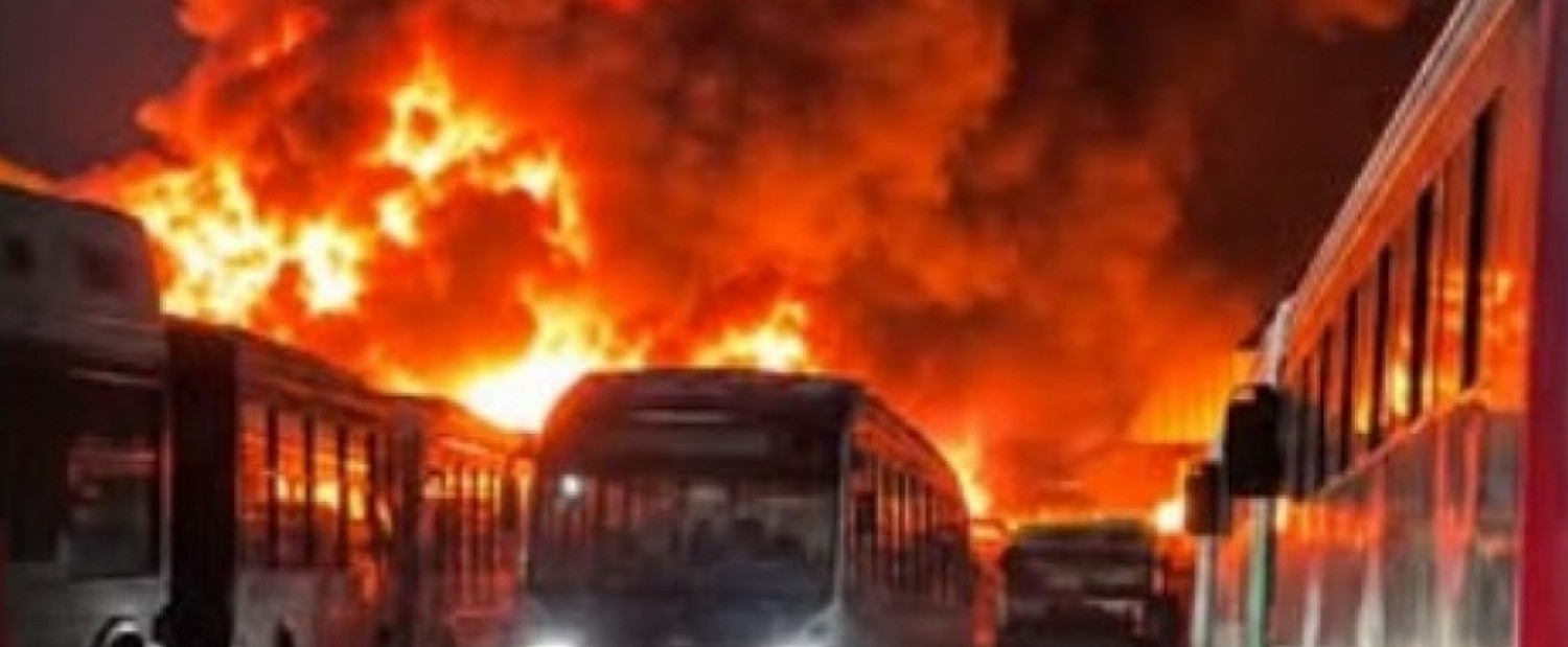 Côte d'Ivoire : Koumassi, un incendie déclaré dans un dépôt de la SOTRA, 40 autobus entièrement calcinés, pas de perte en vie humaine