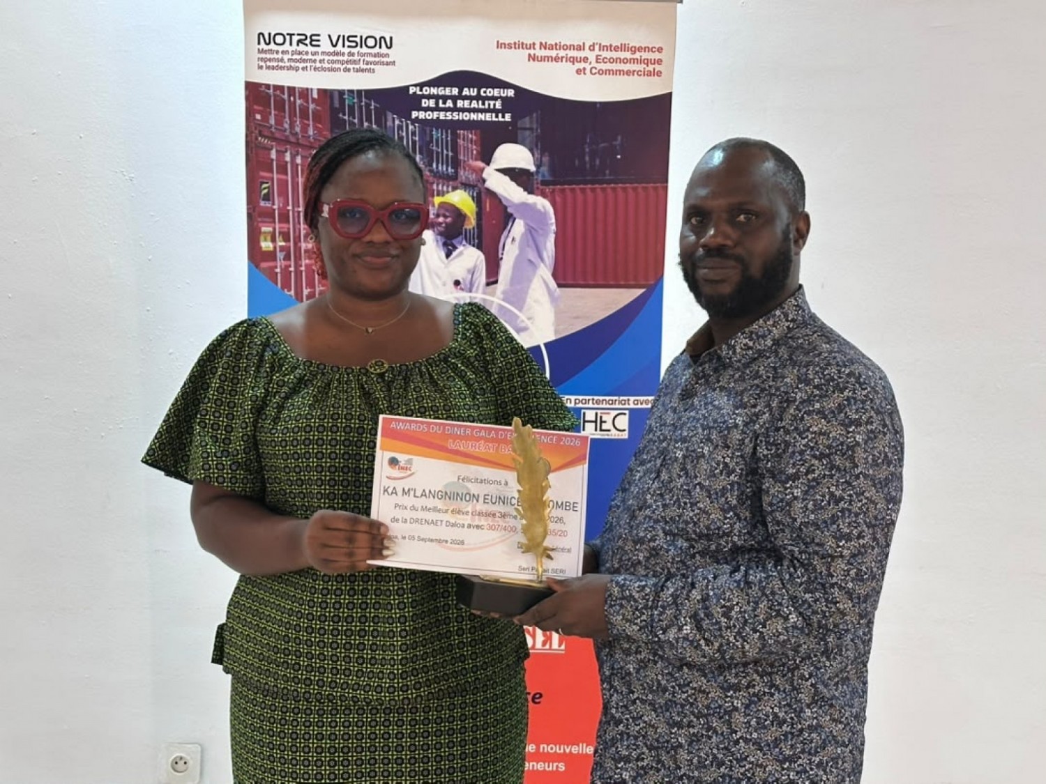 Côte d'Ivoire : Daloa : l'INEC honore les meilleurs élèves et allège les charges des familles