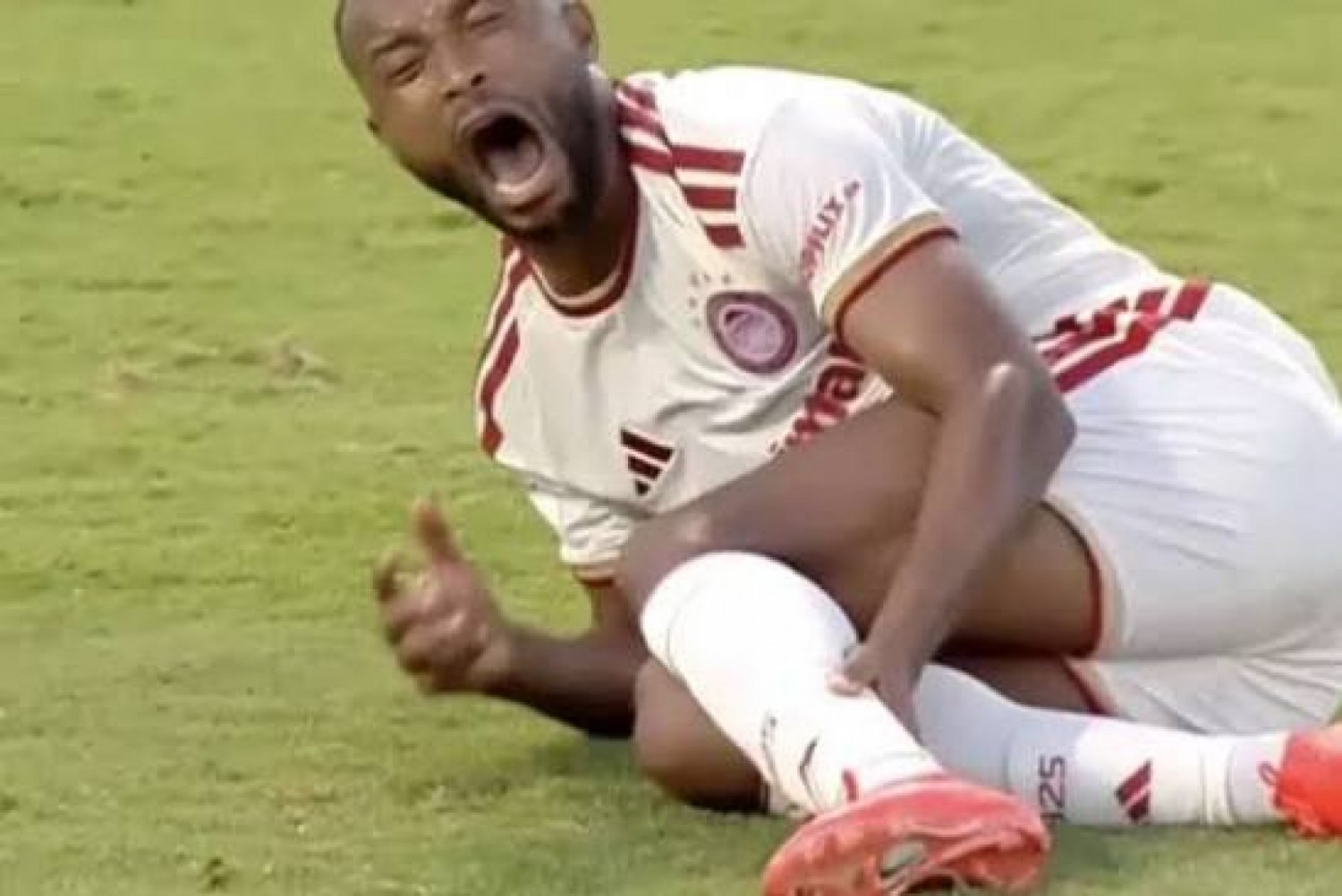 Maroc : Inquiétude autour d'Ayoub El Kaabi après une blessure spectaculaire en Grèce