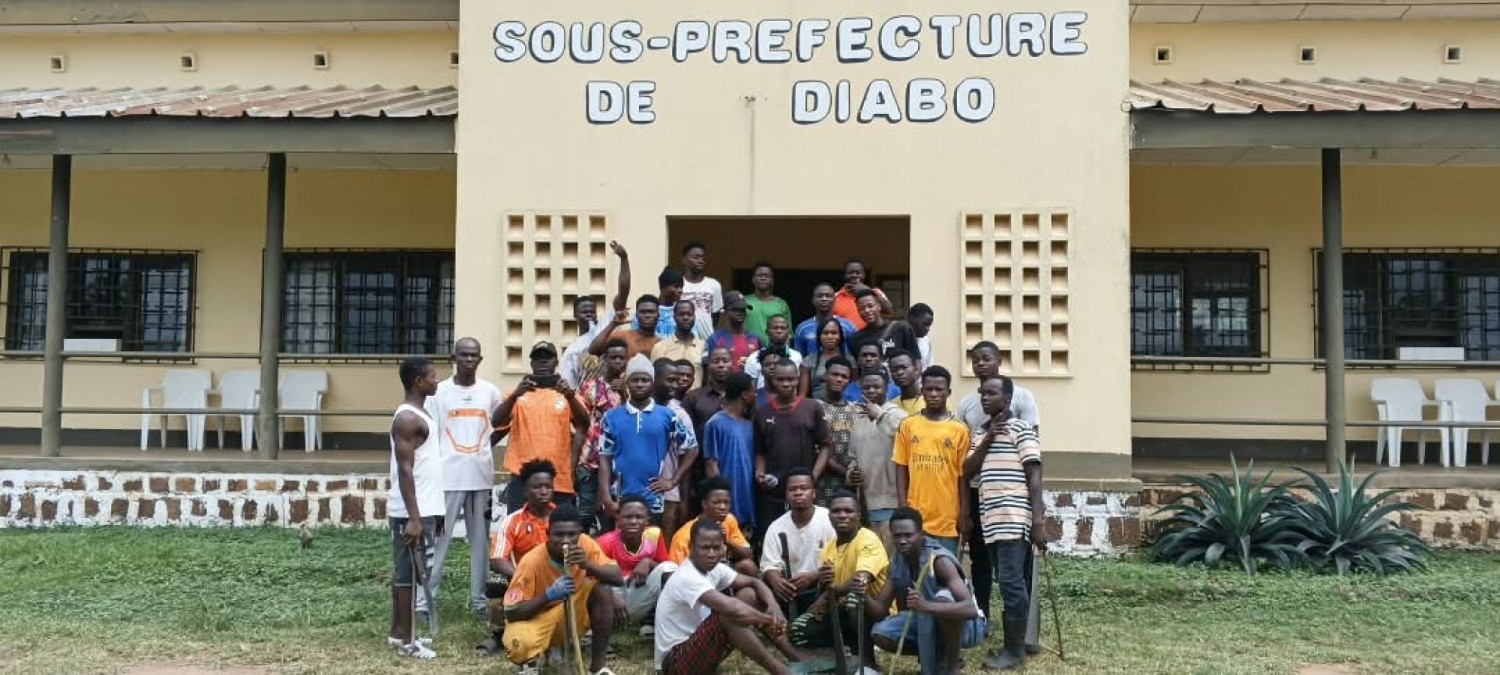 Côte d'Ivoire : À Diabo, Kouakou Bah et sa jeunesse déclarent la guerre à l'insalubrité