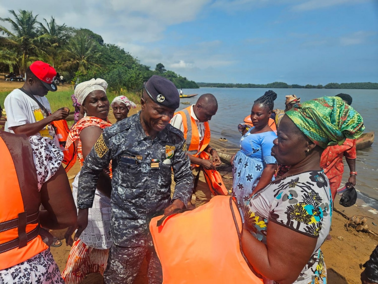 Côte d'Ivoire : À Fresco, des femmes du transport lagunaire font désormais école en matière de civisme maritime
