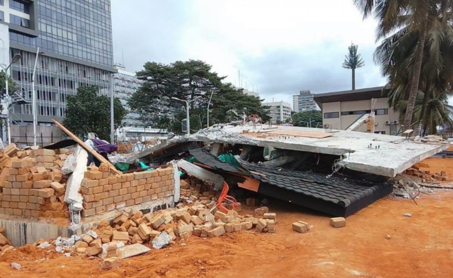 Côte d'Ivoire : Plateau, démolition des aménagements de la promenade Lagunaire par le District, la Mairie s'insurge, vers un conflit entre Ehouo et Bacongo ?