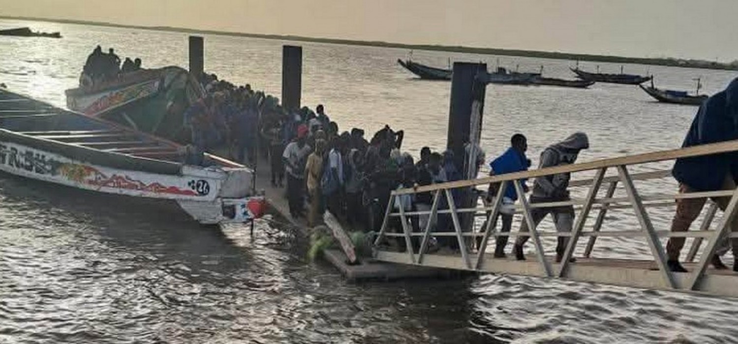 Gambie :  La Marine intercepte une embarcation transportant 207 migrants présumés