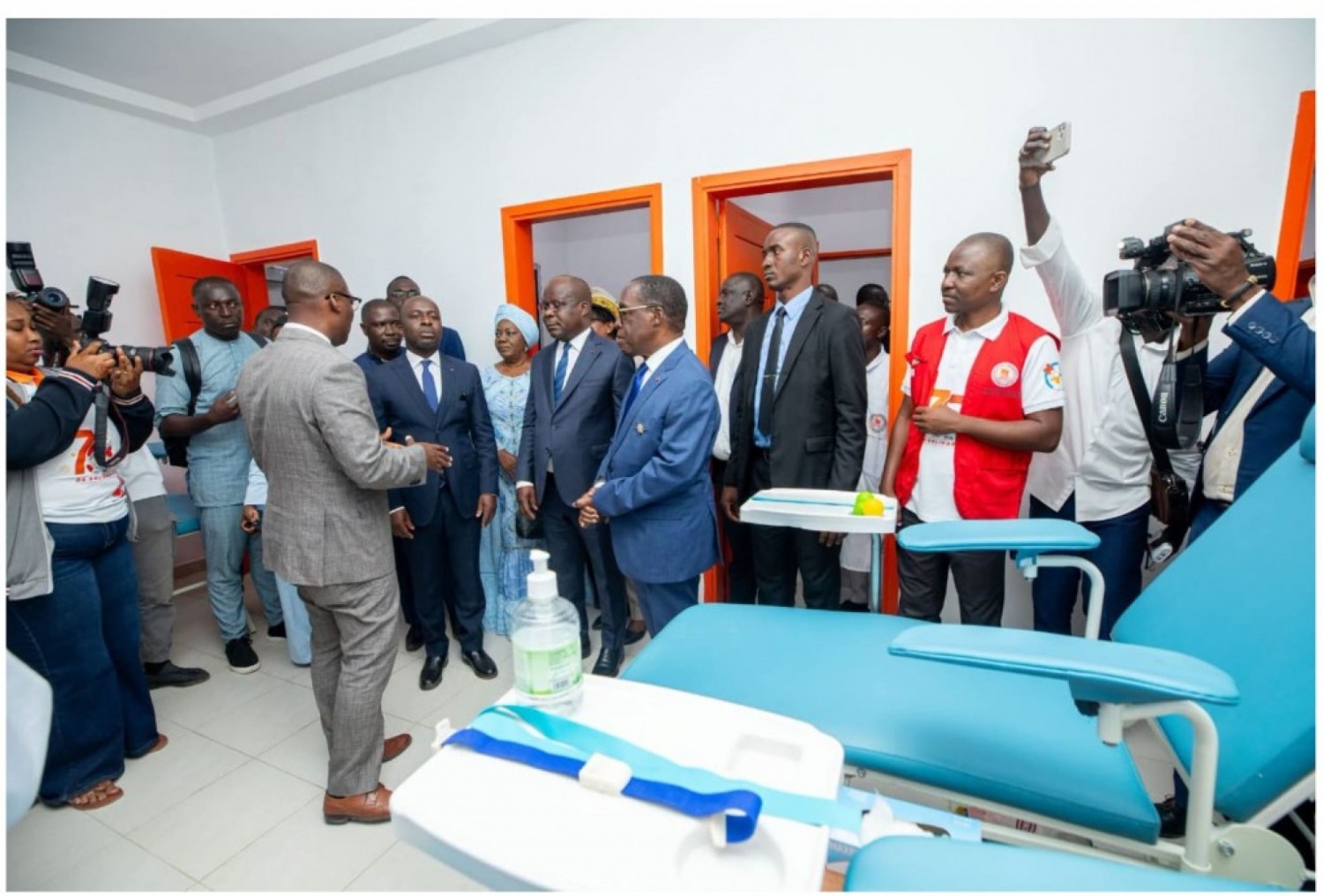 Côte d'Ivoire : Grand-Bassam, le CNTS inauguré pour rapprocher le sang sécurisé des populations et de renforcer l'accès aux produits sanguins