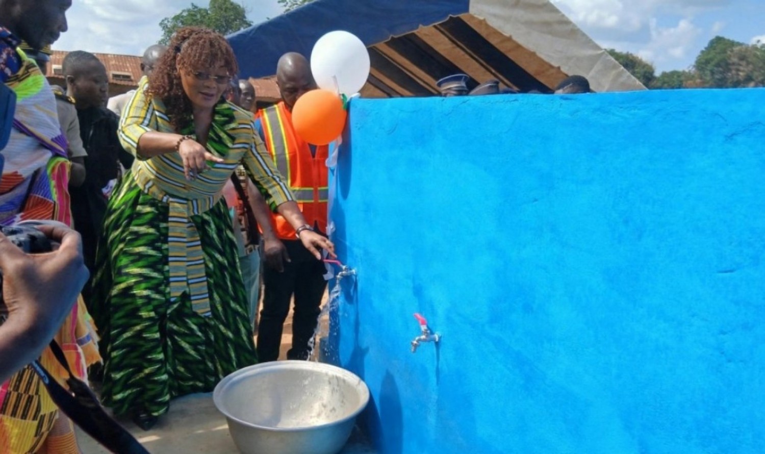 Côte d'Ivoire : Accès à l'eau potable, la ministre Belmonde Dogo offre 7 pompes solaires au Gôh