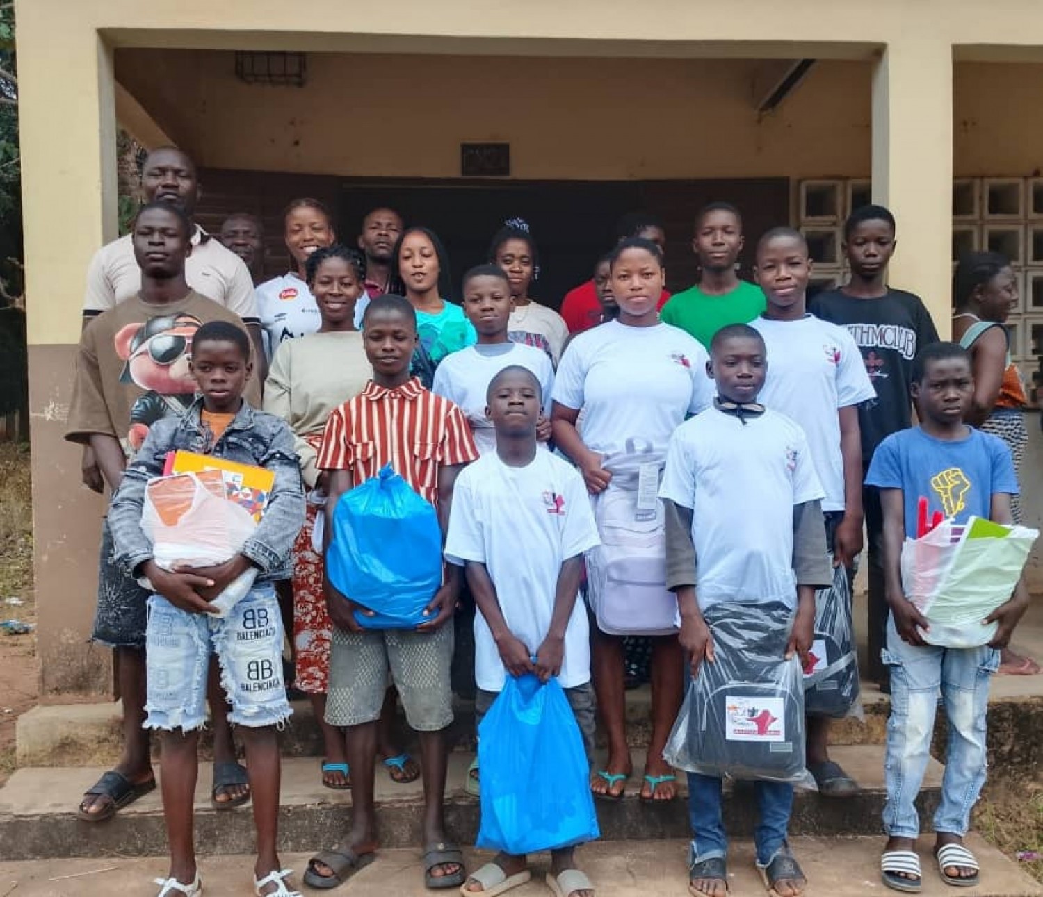Côte d'Ivoire : Bouaké, rentrée scolaire à Raffierkro, 19 élèves soutenus par l'Association Raffierkro Côte d'Ivoire