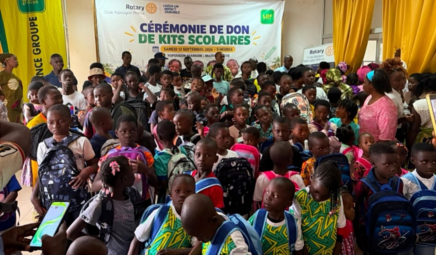 Côte d'Ivoire : Yopougon, le Rotary Club Abidjan Yopougon Phénix offre des kits scolaires à des enfants défavorisés