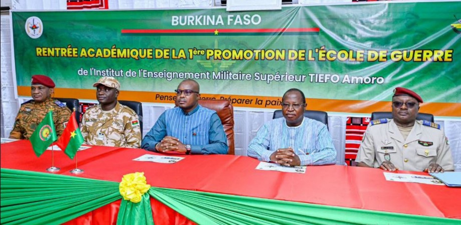 Burkina Faso : le pays ouvre une école de guerre, la première promotion en ordre de bataille