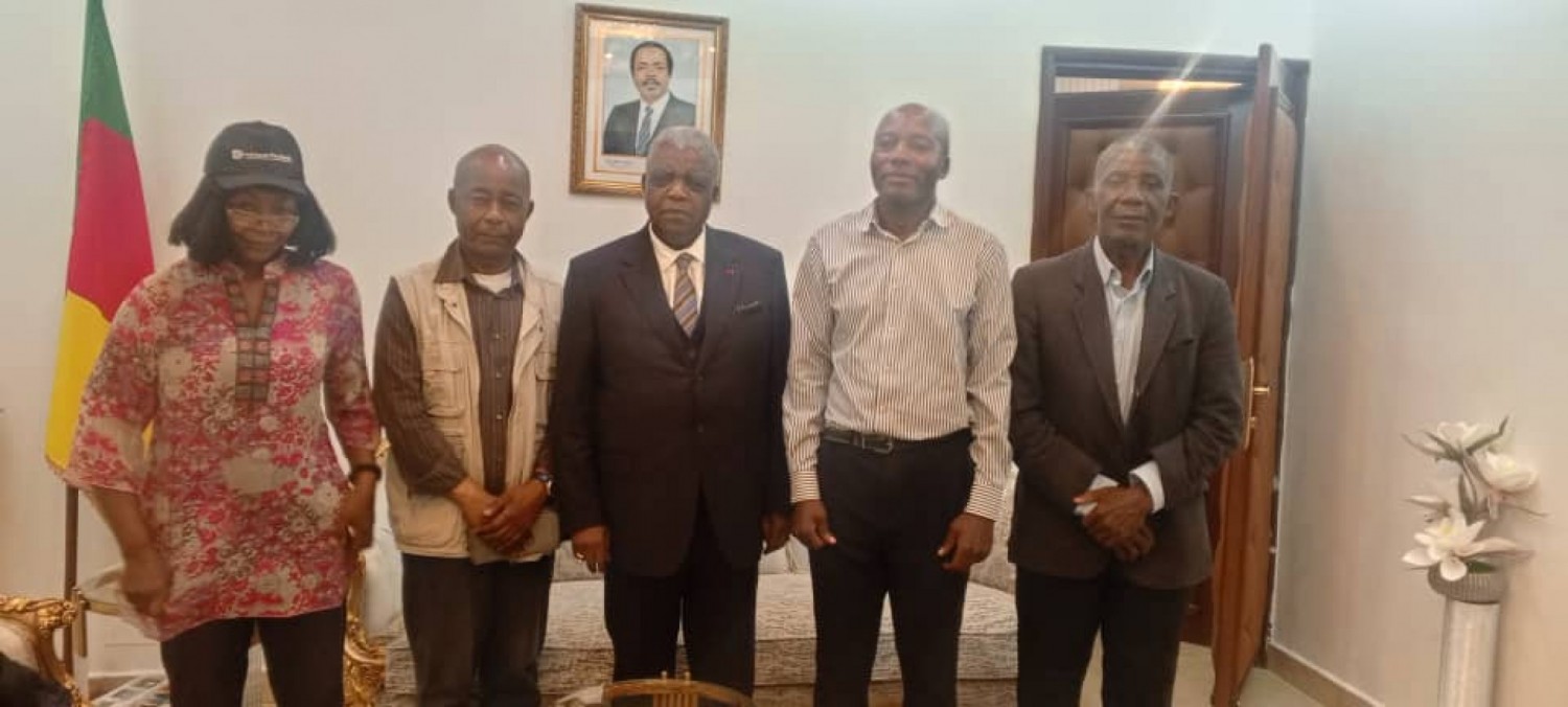 Cameroun : Lunettes du ministre, l'audience du Mincom a-t-elle vraiment tourné la page ?