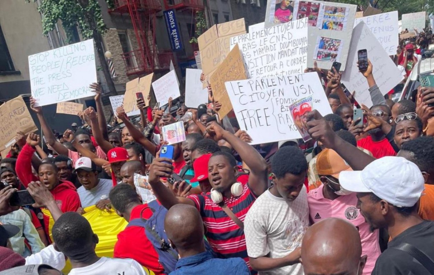 Guinée-USA : ONU, Mamadi Doumbouya hué et pris à partie par des manifestants guinéens à New York