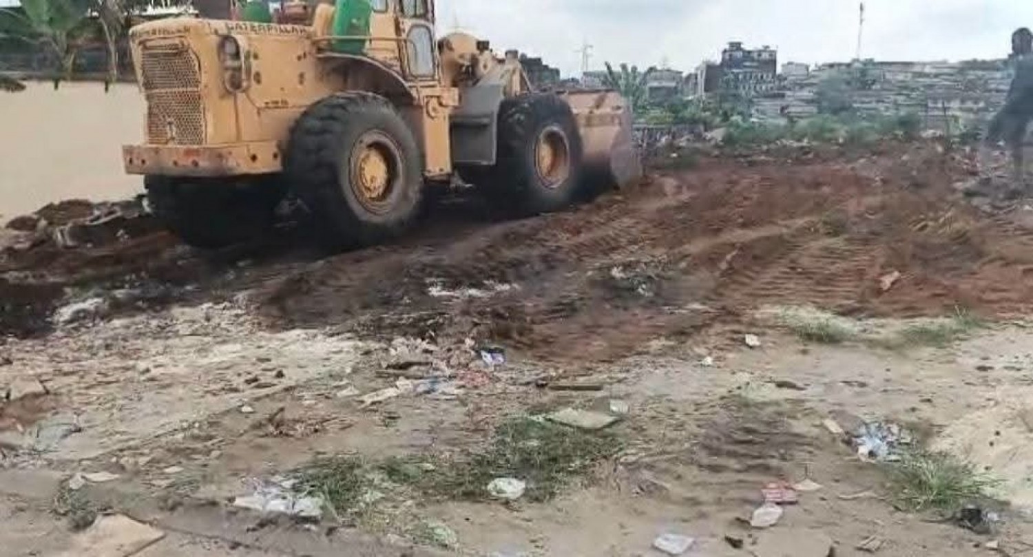 Côte d'Ivoire : Attécoubé, grande action de nettoyage autour des écoles afin d'éliminer les conditions insalubres, fumoirs, maquis de fortune et gbêlêdromes visés
