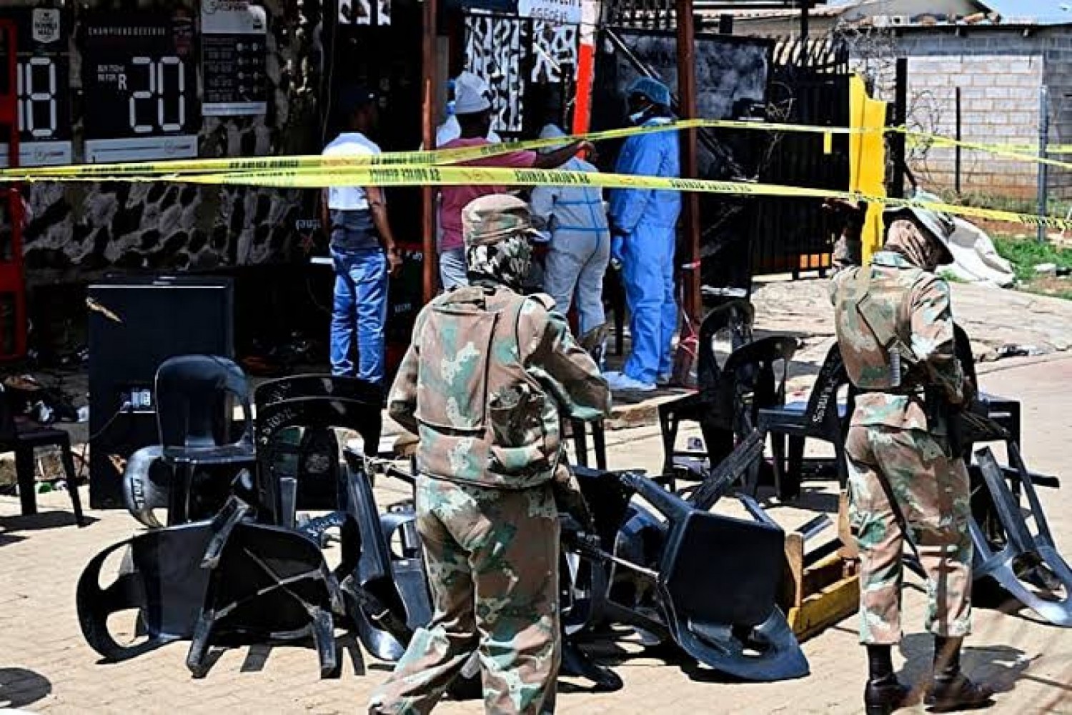 Afrique du Sud : le bilan d'une fusillade dans un bar grimpe à 18 morts
