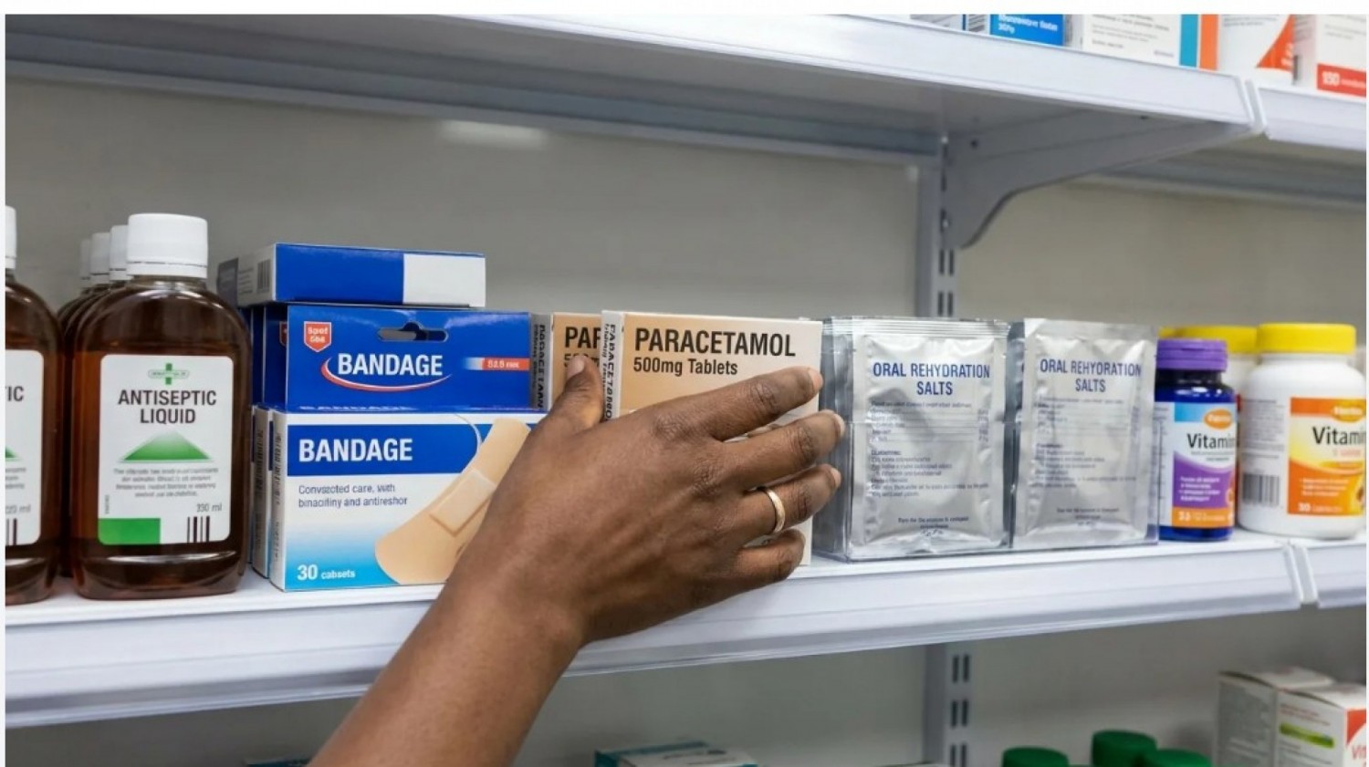 Côte d'Ivoire : Hôpitaux publics, Pierre Dimba souligne l'importance de favoriser la prise en charge des patients via les pharmacies hospitalières