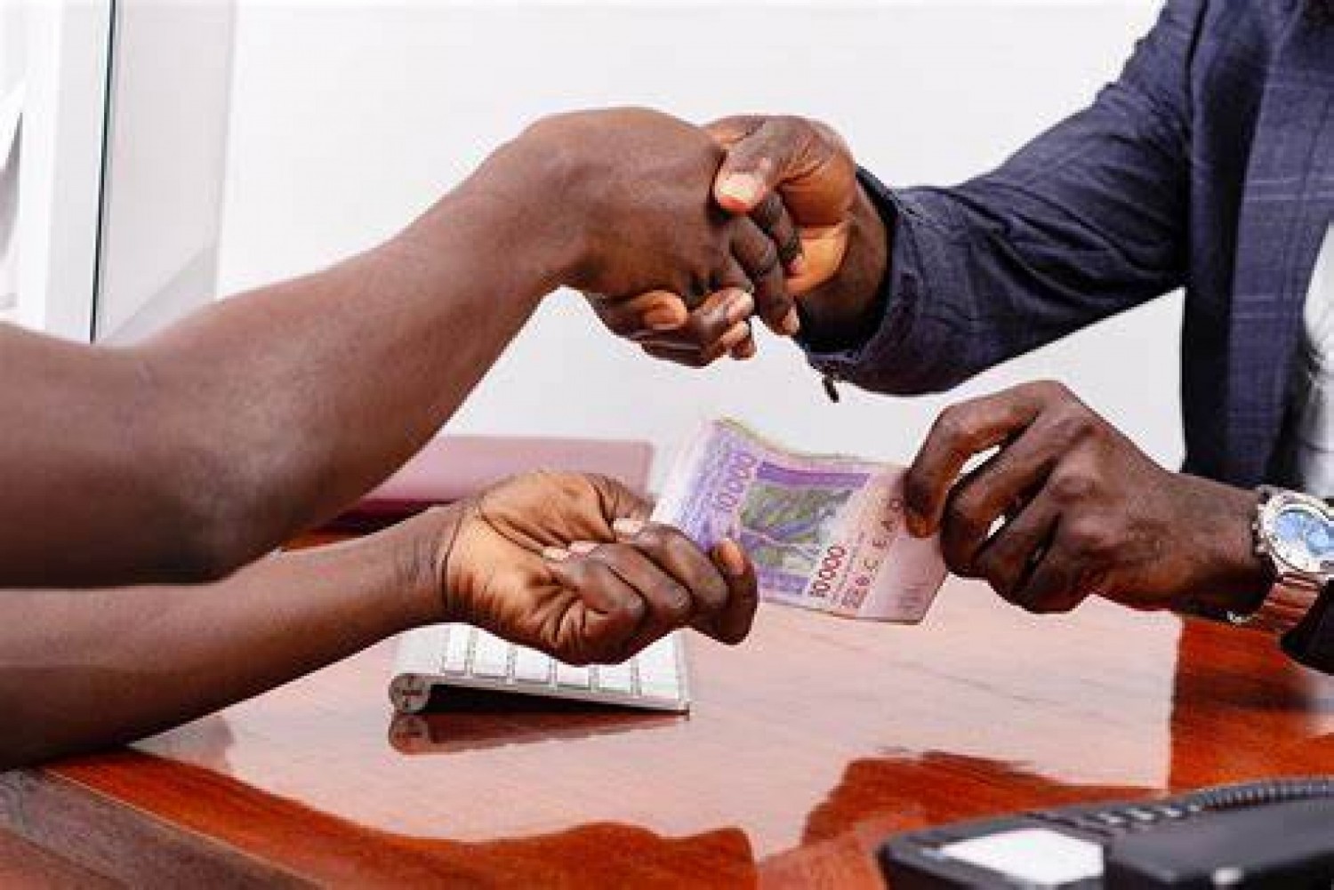 Côte d'Ivoire : UEMOA, à compter du 2 novembre, les transferts dont le montant est inférieur ou égal à 8 000 FCFA gratuits et sans limitation du nombre d'opérations