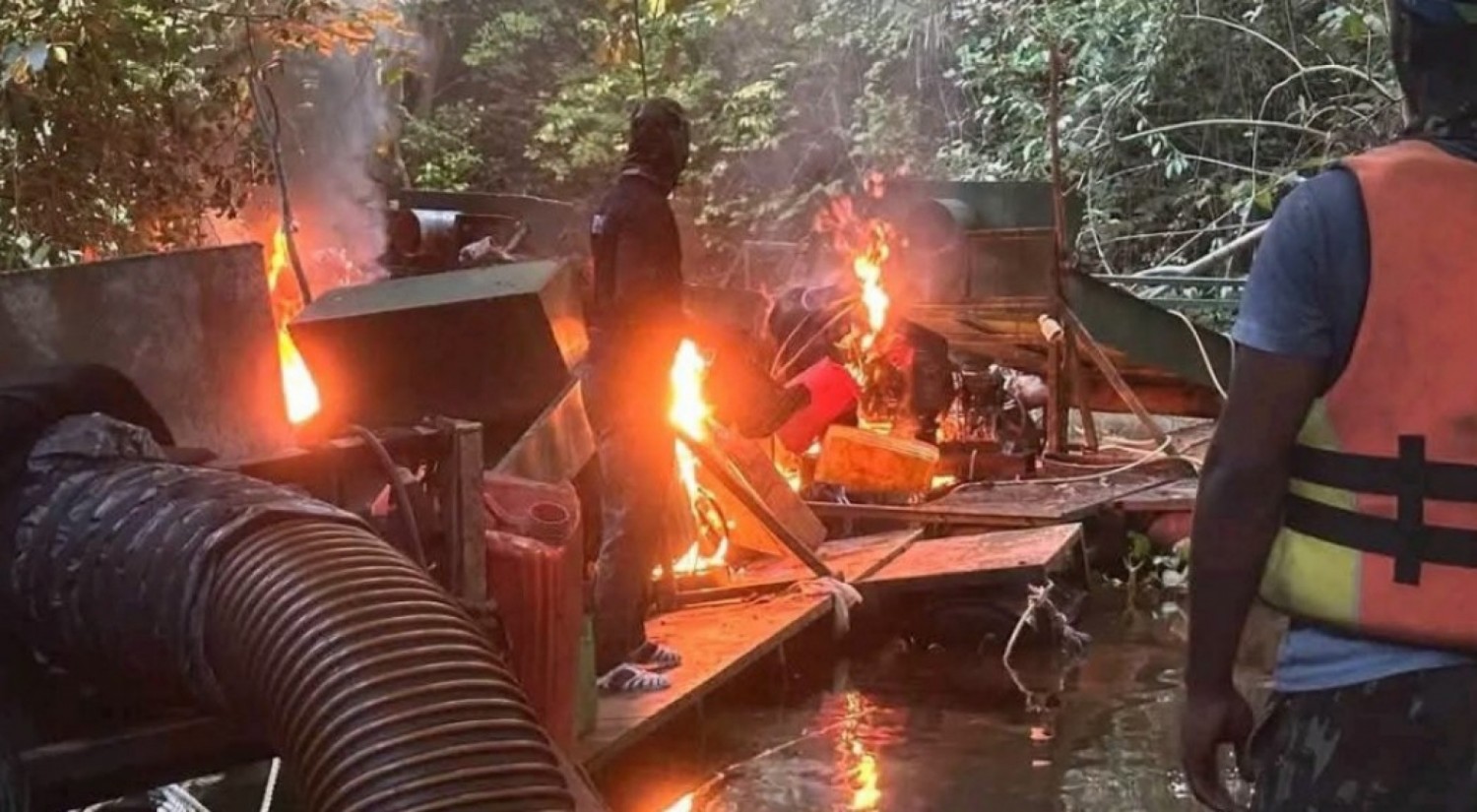 Côte d'Ivoire : Orpaillage clandestin, 14 dragues et 37 abris détruits sur le fleuve Sassandra