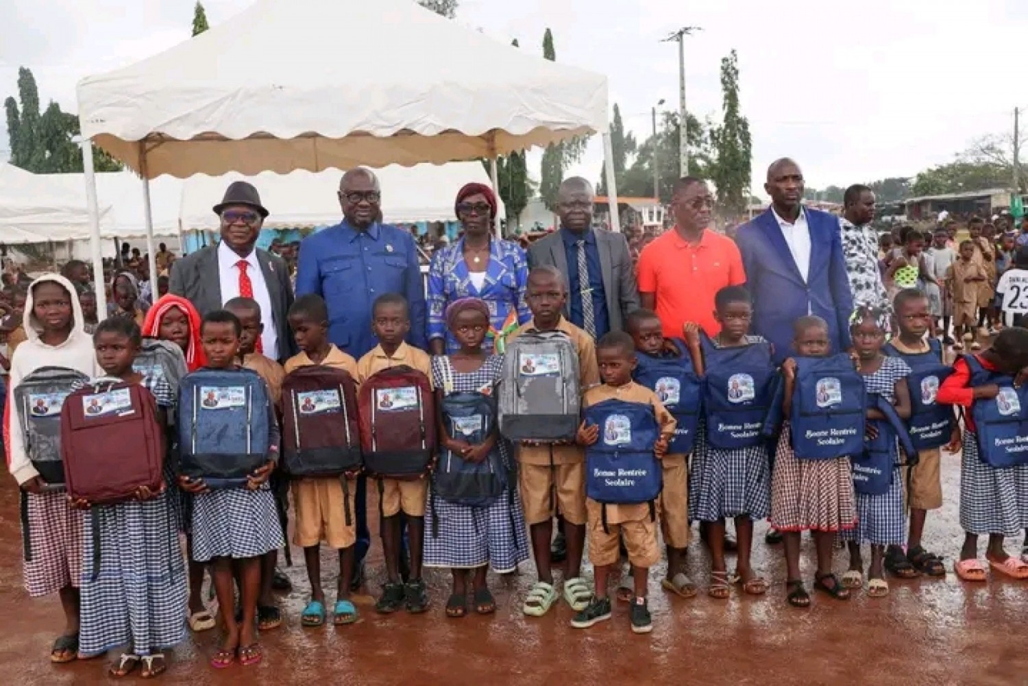 Côte d'Ivoire : Gbêkê, la pluie de kits scolaires d'Assahoré Konan s'abat sur 3 000 écoliers de Djébonoua