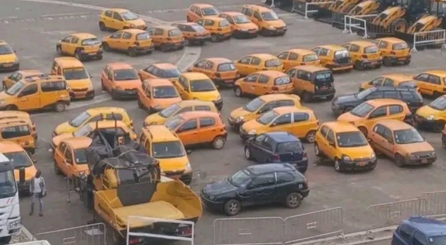 Cameroun : Yaoundé, des milliers de taxis cachés pour éviter la fourrière, la ville paralysée