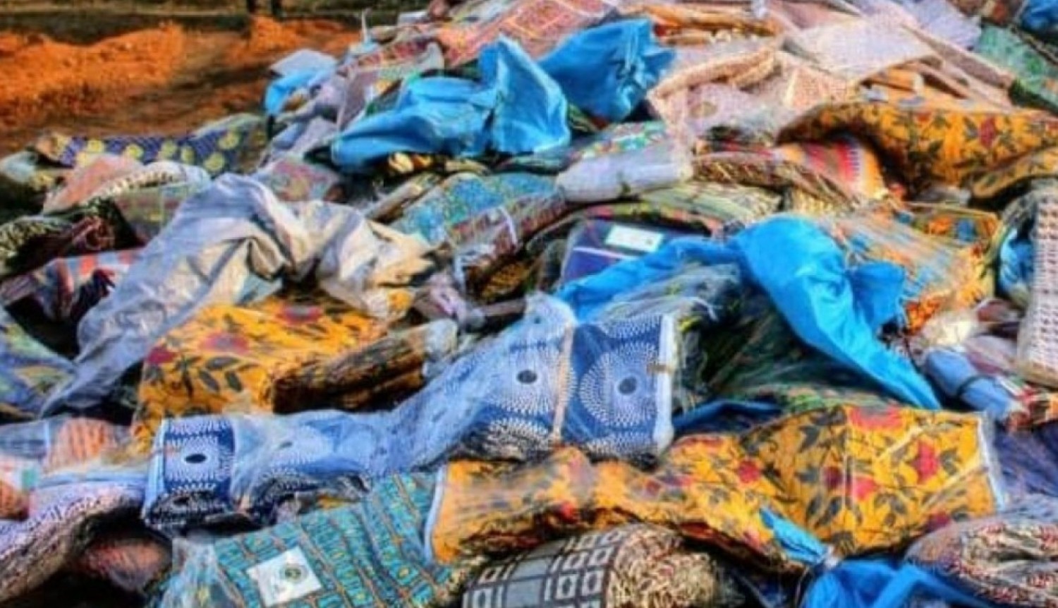 Côte d'Ivoire : Contrefaçons, des pagnes contrefaits d'une valeur de 300 millions FCFA incinérés
