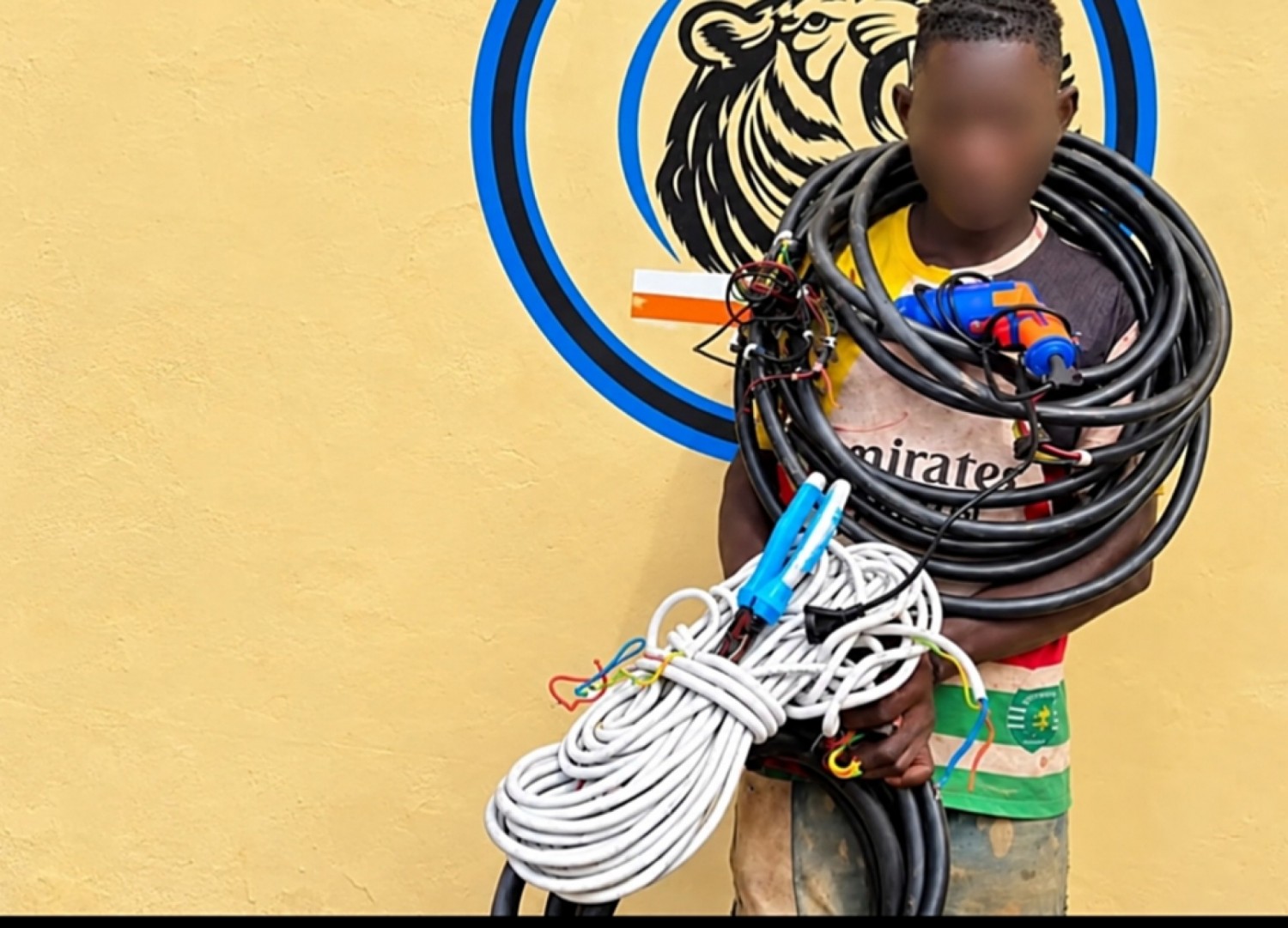 Côte d'Ivoire : Korhogo, arrêté avec des câbles électriques, un ancien employé de COOPEX-CI soupçonné de cambriolage