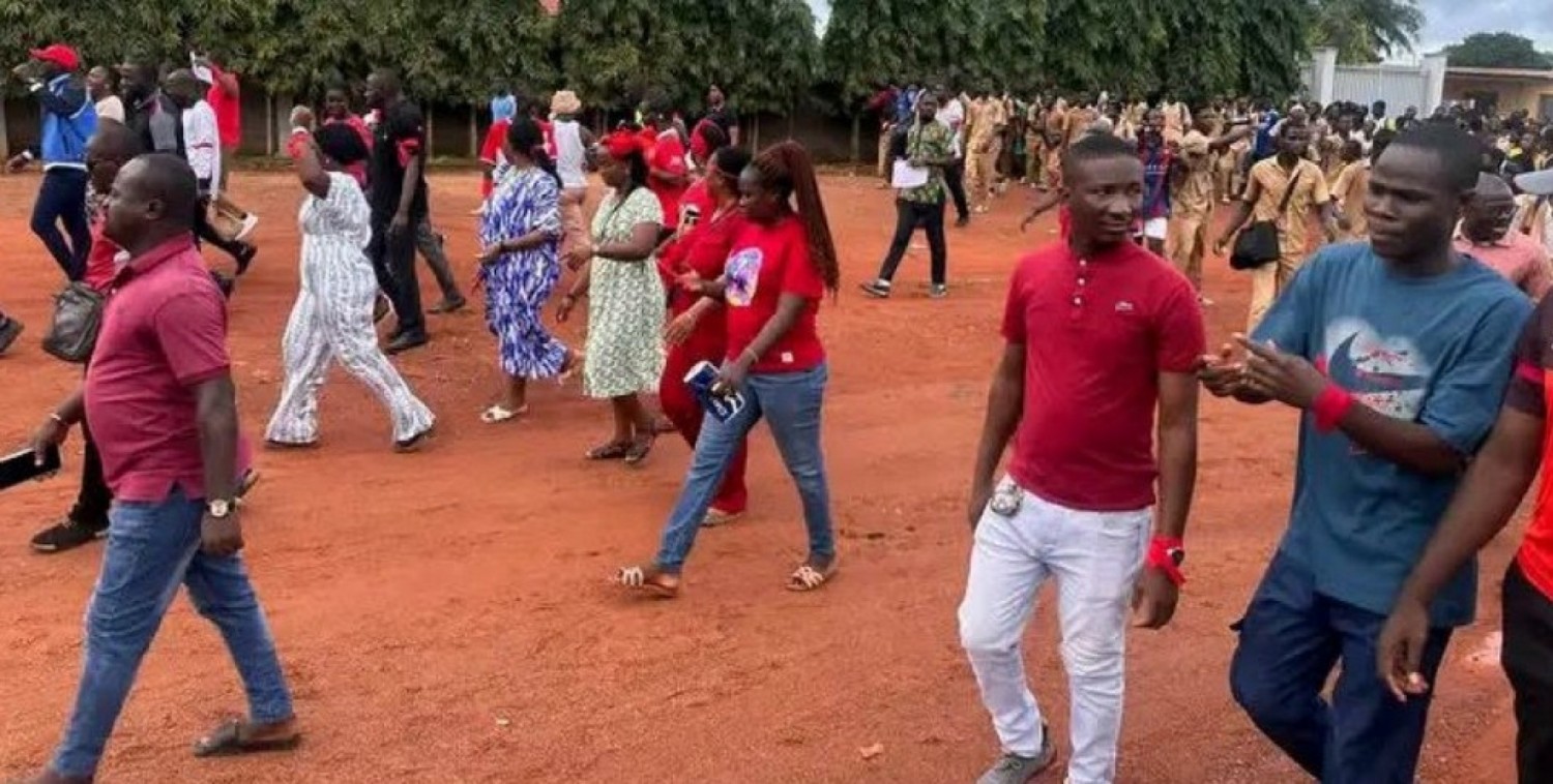 Côte d'Ivoire : Amélékia (Abengourou), une enseignante enceinte victime d'agression présumée, des fonctionnaires manifestent dans les rues