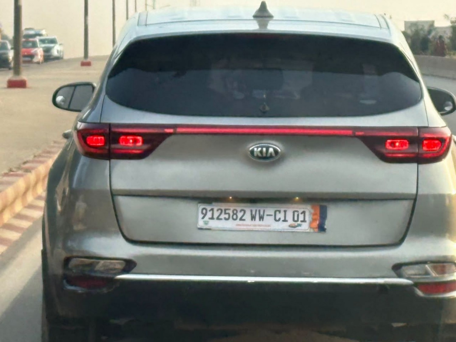 Côte d'Ivoire : Un douanier circulant avec une plaque d'immatriculation camouflée épinglé, le procureur militaire saisi