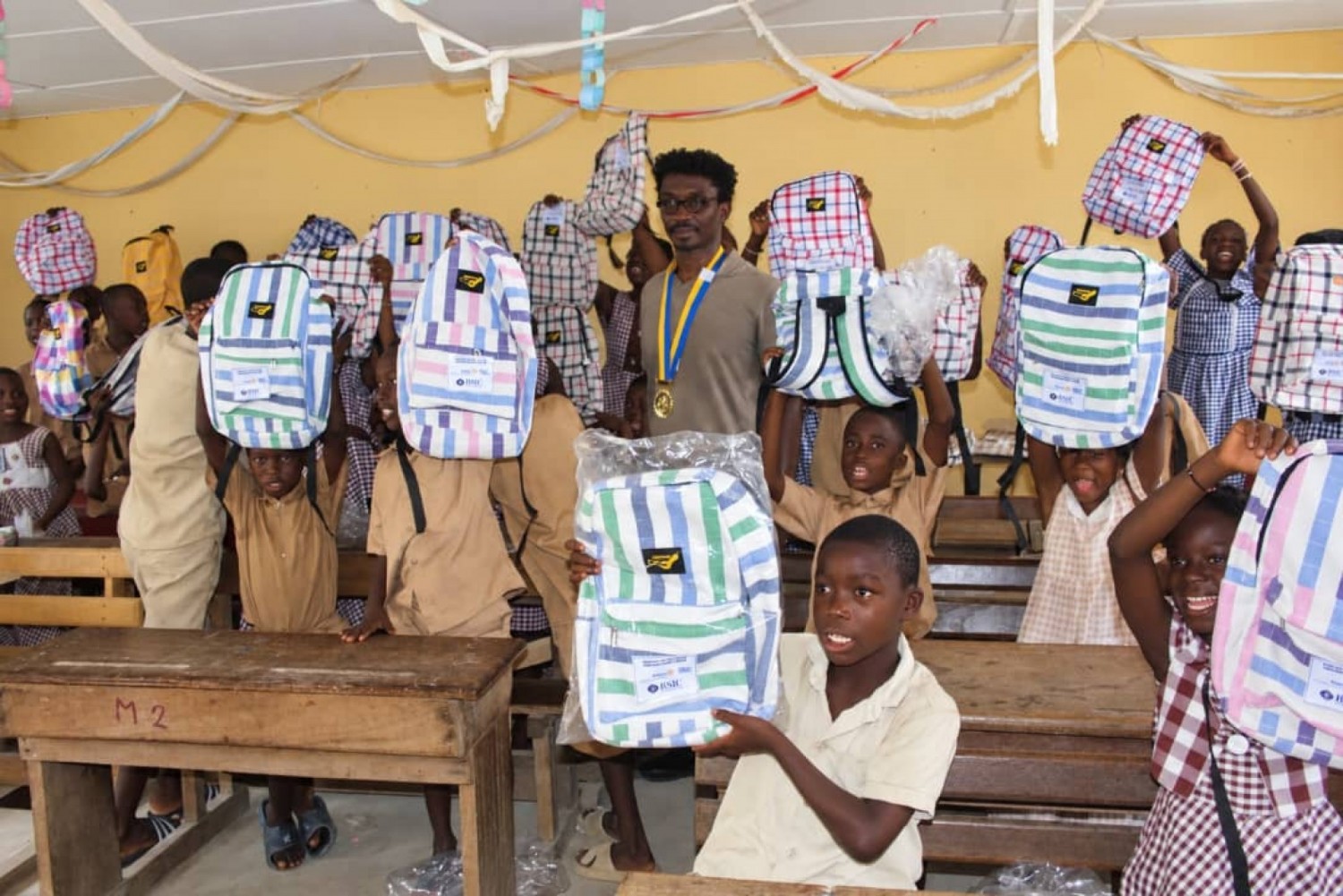 Côte d'Ivoire : Abobo Derrière Rail, 390 élèves bénéficient de kits scolaires
