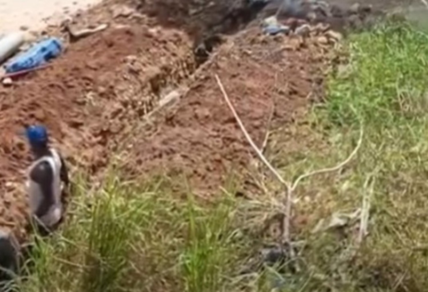Côte d'Ivoire : A Cocody, un propriétaire d'immeuble raccorde illicitement les canalisations d'évacuation