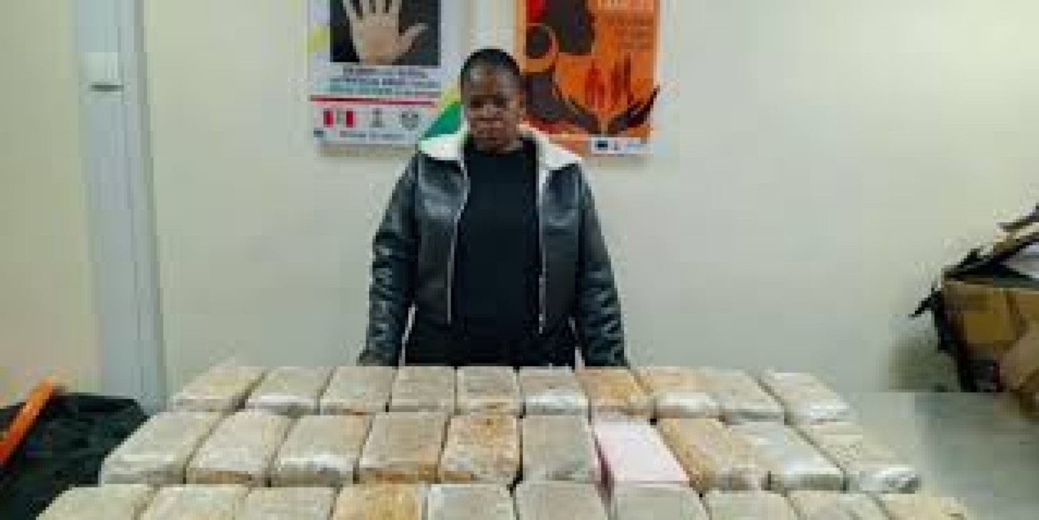 Nigeria : Une Sud-Africaine arrêtée avec 36,65 kg de cocaïne à l'aéroport de Lagos