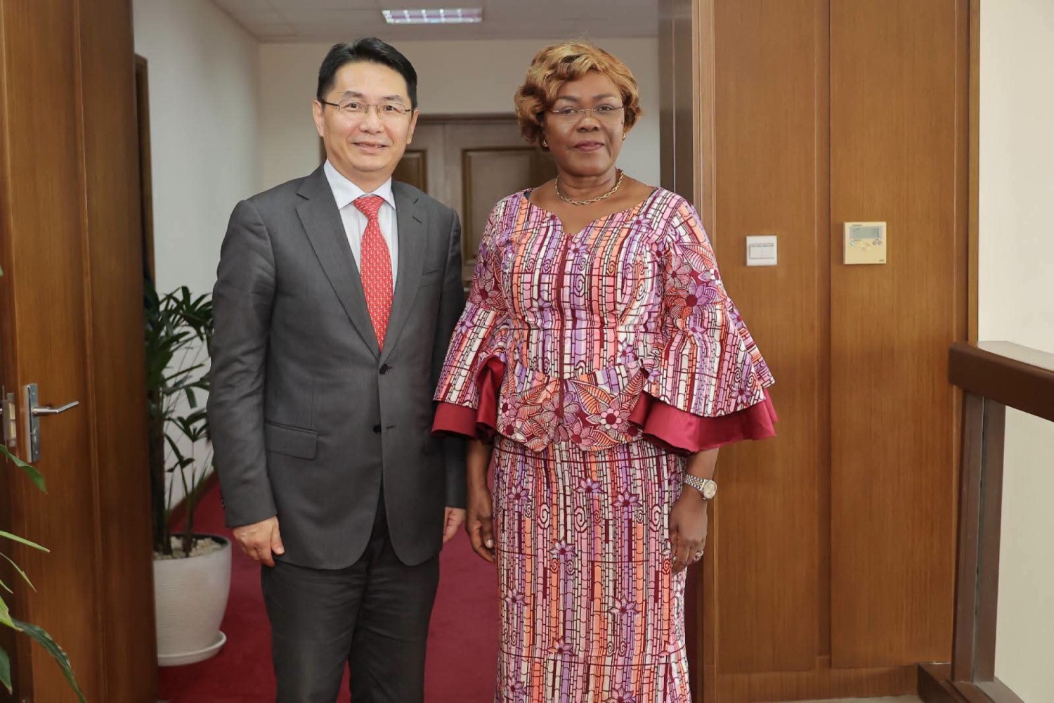 Côte d'Ivoire : Diplomatie, Nialé Kaba et l'ambassadeur de Chine passent en revue la coopération entre Abidjan et Pékin