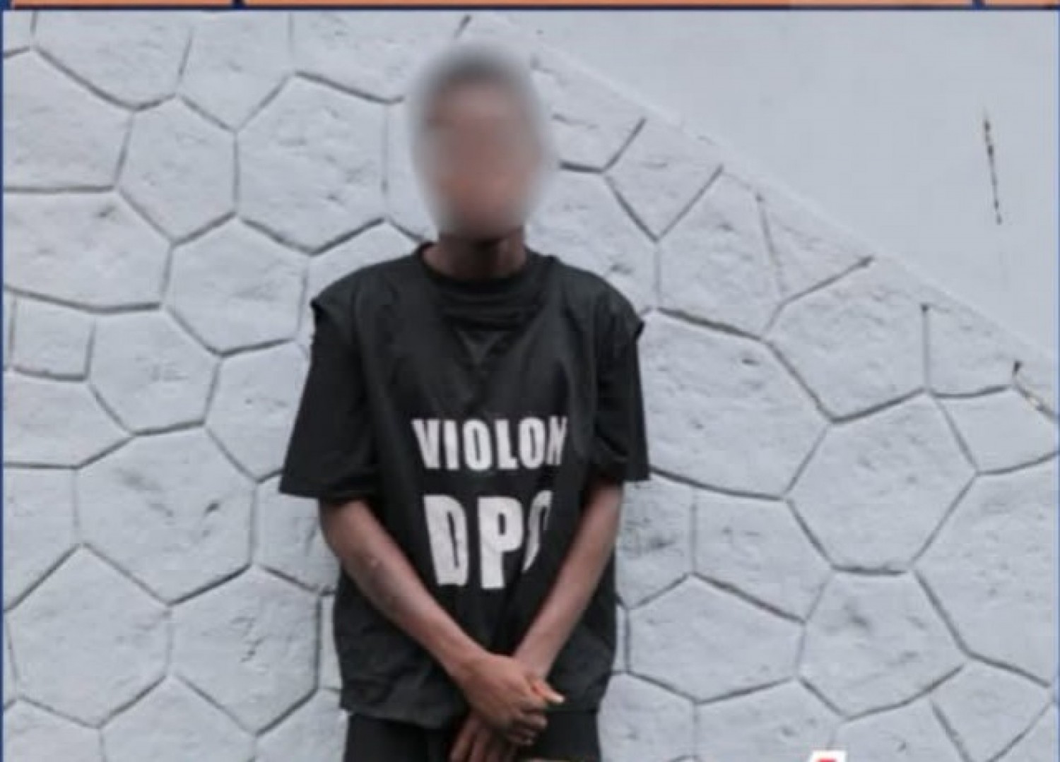 Côte d'Ivoire : Gonzagueville (Port-Bouët), ayant repoussé ses avances, il utilise un morceau de bois et frappe mortellement une jeune fille