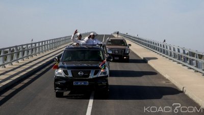 Sénégal-Gambie : Macky Sall et Adama Barrow inaugurent le « Senegambia Bridge »