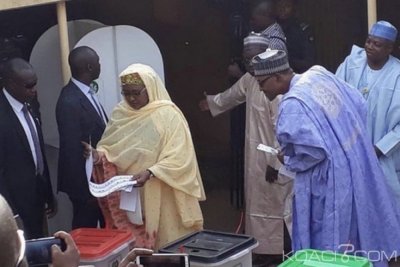 Nigeria : Présidentielle, vote de Aisha, le curieux regard de Buhari qui crée une polémique