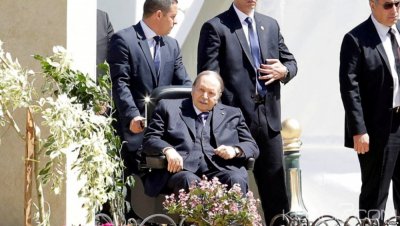 Algérie  : Bouteflika va remettre les rênes du pouvoir mais restera «président» après l'expiration de son mandat