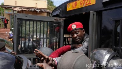 Ouganda : Bobi Wine  à  nouveau arrêté alors qu 'il comptait se rendre à  un concert interdit