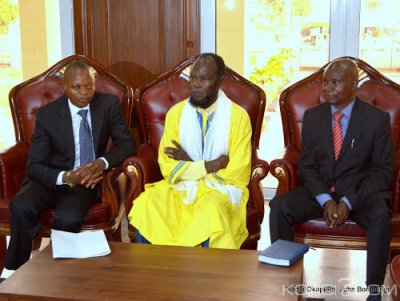 RDC:   Le gourou Muanda Nsemi réapparait à  Kinshasa, deux ans après son évasion
