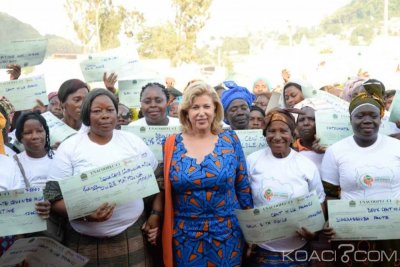 Côte d'Ivoire : Dominique Ouattara vole au secours des femmes du Tonpki pour leur autonomisation, un chèque d'un milliard offert