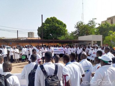 Burkina Faso : Des agents de santé manifestent pour de meilleures conditions de vie et de travail