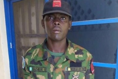 Nigeria : Eloge et promesse pour un soldat qui a rendu la somme 37 000 Euros retrouvée à Kano