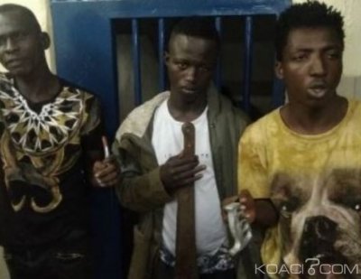 Côte d'Ivoire : Cocody, des individus  porteurs d'armes blanches interpellés à  bord d'un taxi
