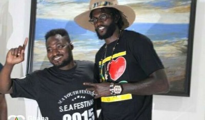 Ghana-Togo: Funny Face dément les rumeurs de sa relation homosexuelle avec Adebayor et le blanchit